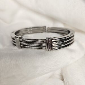 SPRING SHOCK STAINLESS STEEL MEN'S HANDCUFF BRACELET